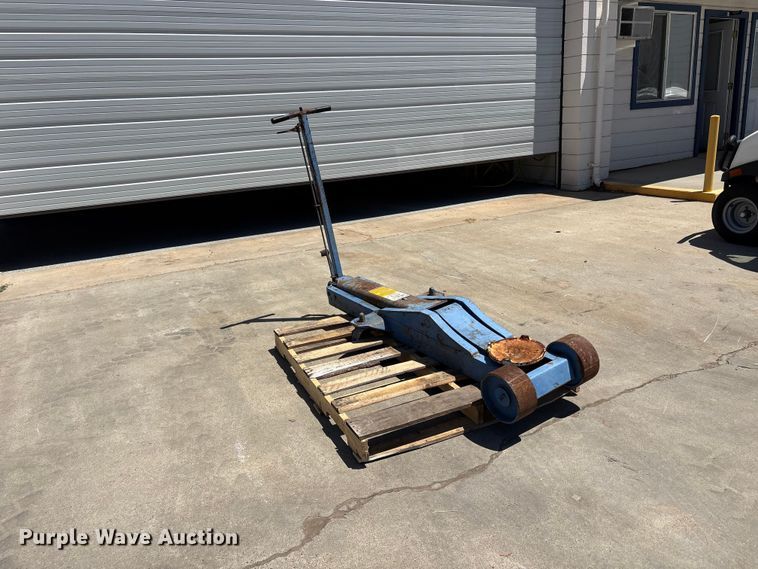image for item ET0579 SPX 5008 floor jack