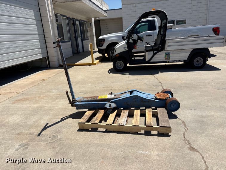 image for item ET0579 SPX 5008 floor jack