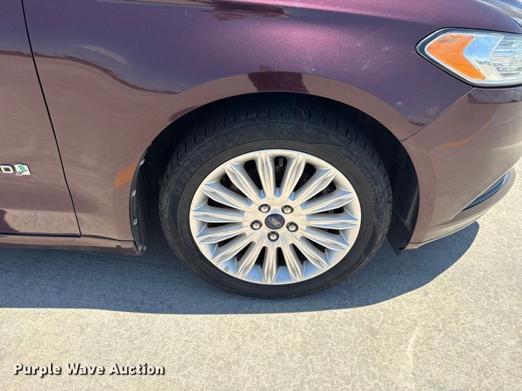image for item ET6324 2013 Ford Fusion 