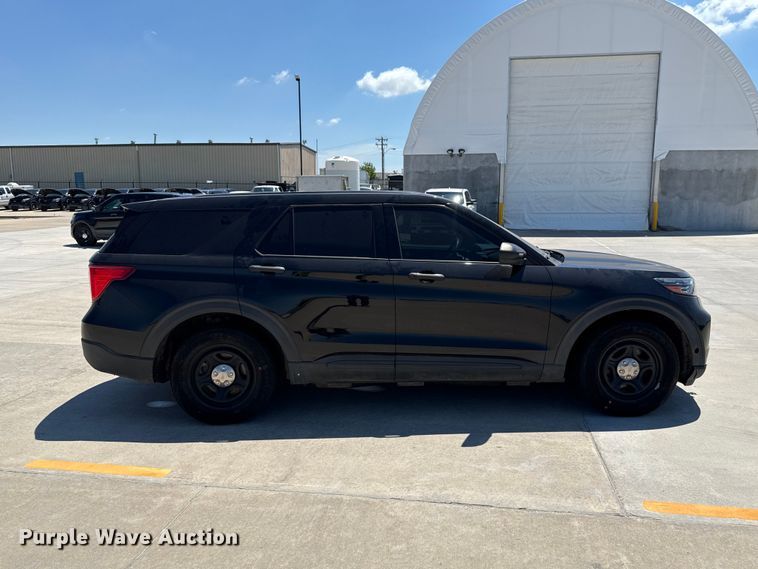 image for item ET6327 2021 Ford Explorer Police Interceptor SUV