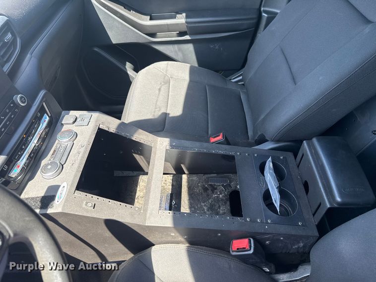 image for item ET6327 2021 Ford Explorer Police Interceptor SUV