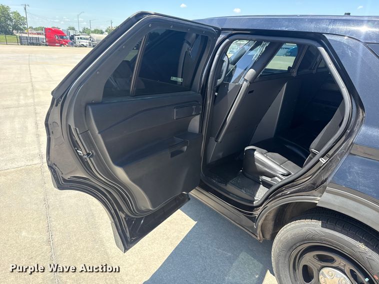image for item ET6327 2021 Ford Explorer Police Interceptor SUV