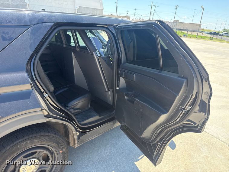 image for item ET6327 2021 Ford Explorer Police Interceptor SUV