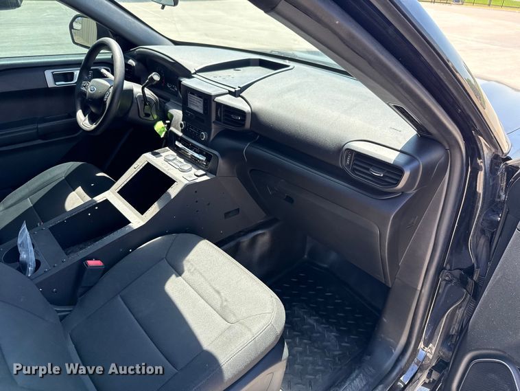 image for item ET6327 2021 Ford Explorer Police Interceptor SUV