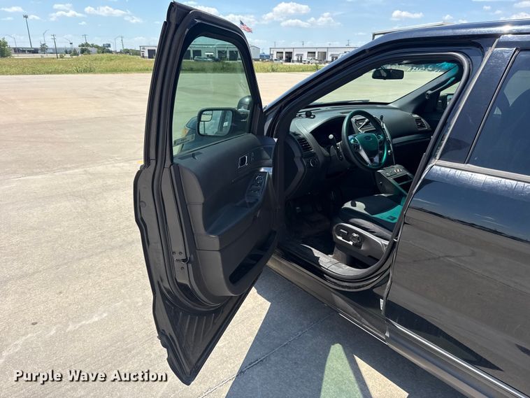 image for item ET6333 2015 Ford Explorer Police Interceptor SUV
