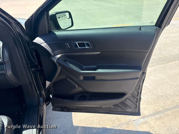 image for item ET6333 2015 Ford Explorer Police Interceptor SUV