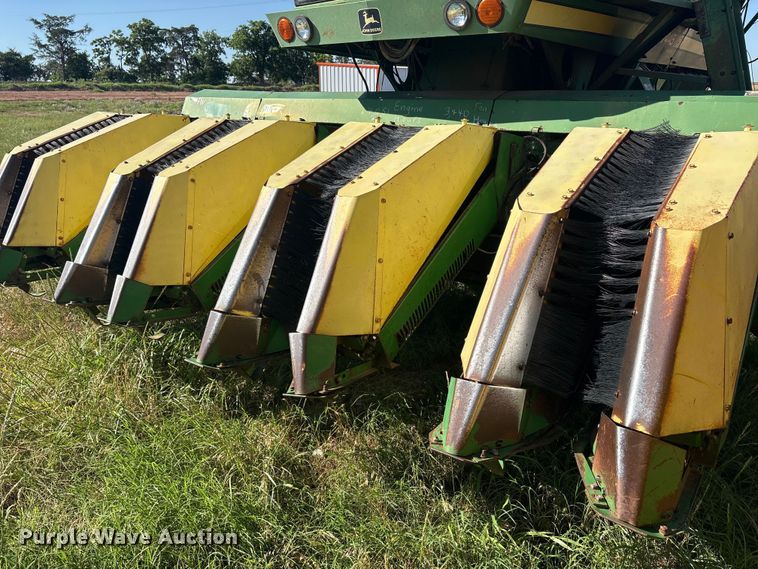 image for item EU5718 1991 John Deere 7445 cotton stripper