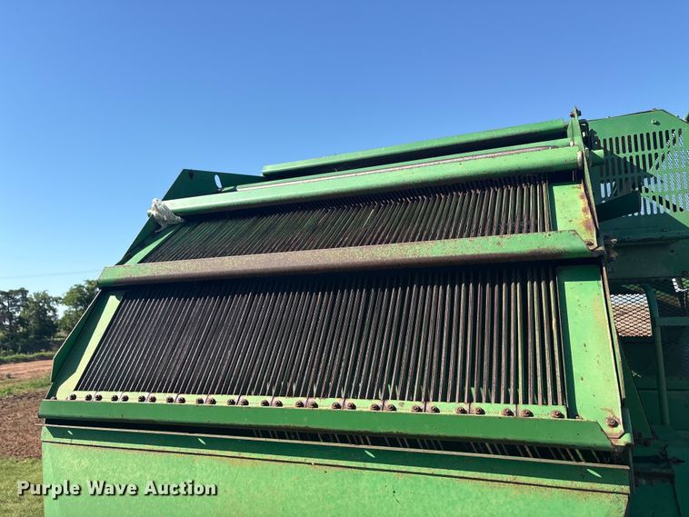 image for item EU5718 1991 John Deere 7445 cotton stripper