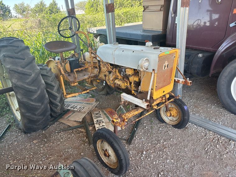 image for item EU5724 International tractor