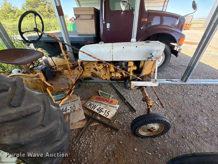 image for item EU5724 International tractor