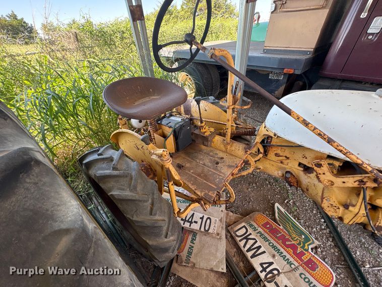 image for item EU5724 International tractor