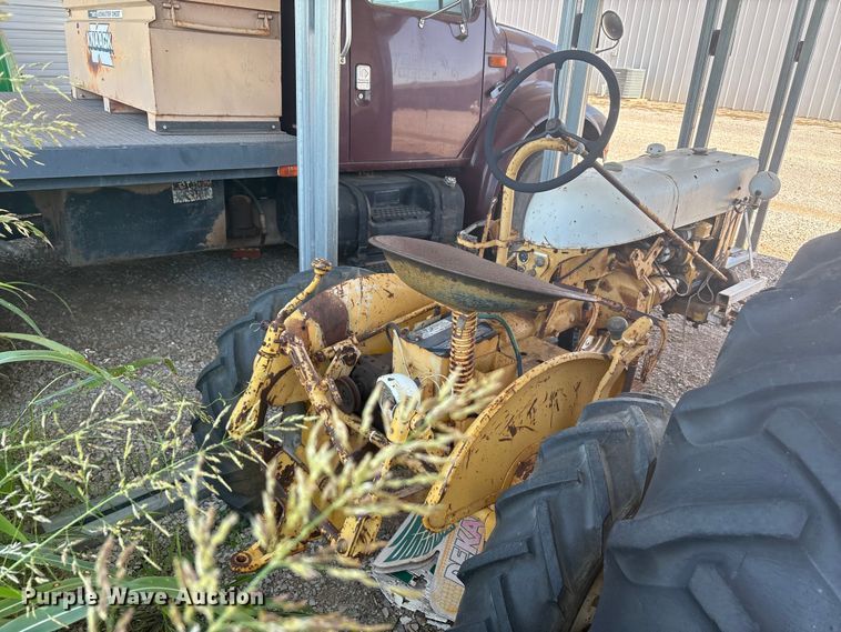 image for item EU5724 International tractor