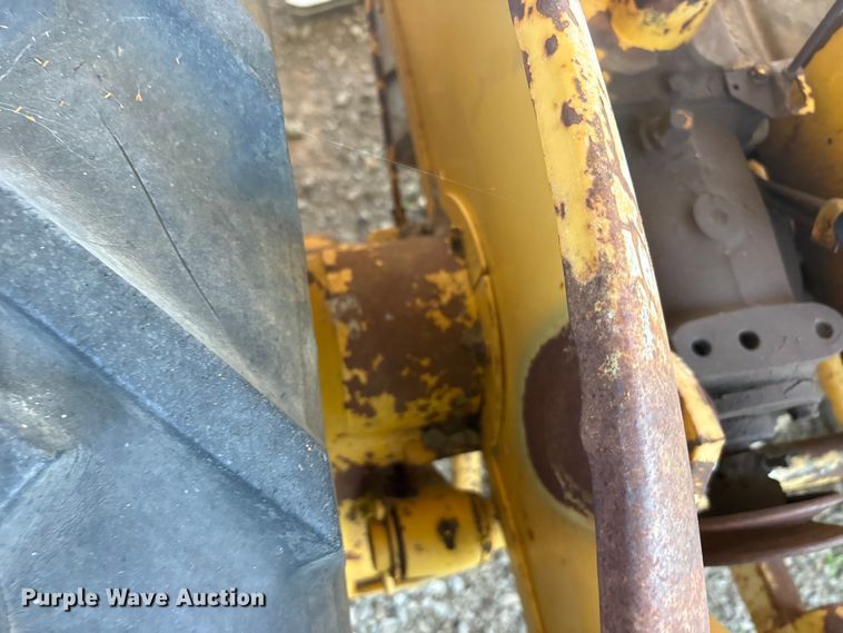 image for item EU5724 International tractor