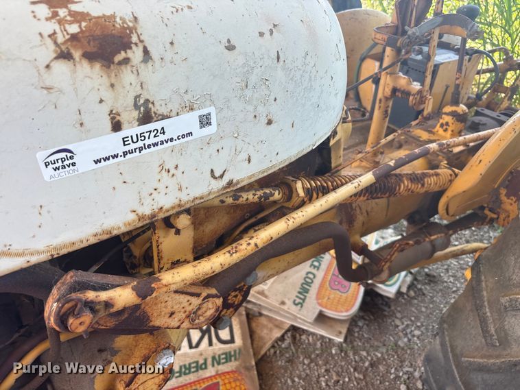 image for item EU5724 International tractor