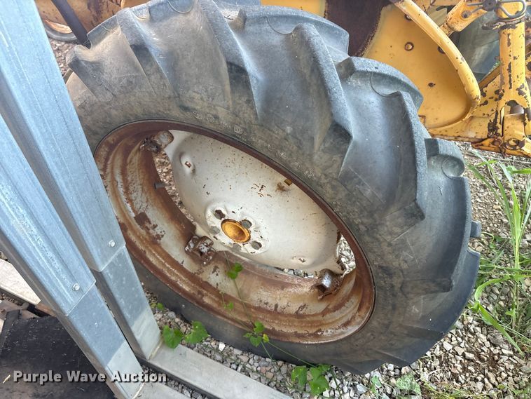 image for item EU5724 International tractor