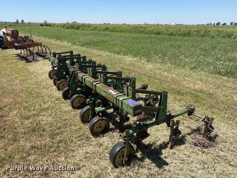 image for item EU5726 John Deere ER014 row crop cultivator