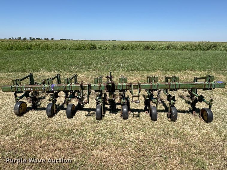 image for item EU5726 John Deere ER014 row crop cultivator