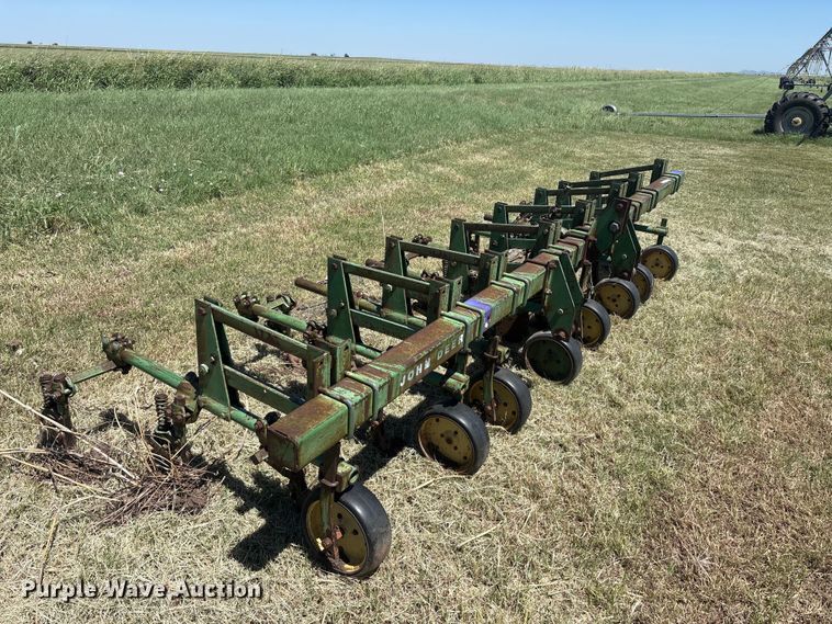 image for item EU5726 John Deere ER014 row crop cultivator