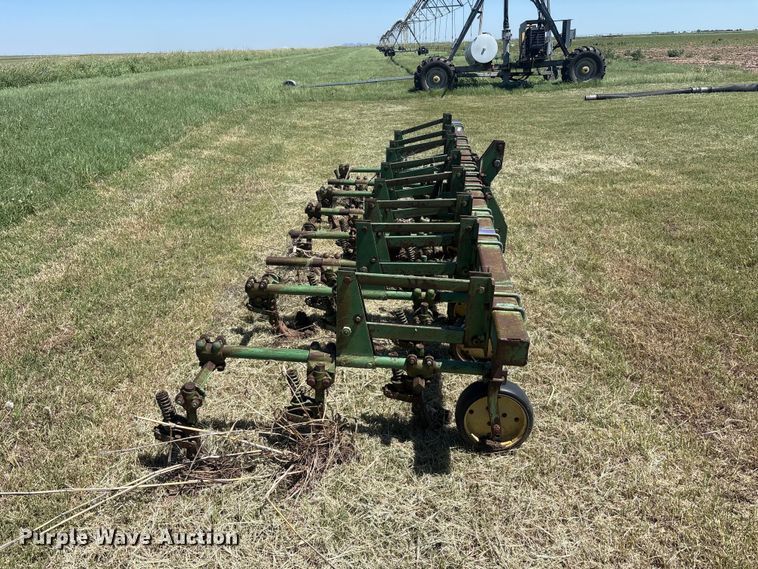 image for item EU5726 John Deere ER014 row crop cultivator
