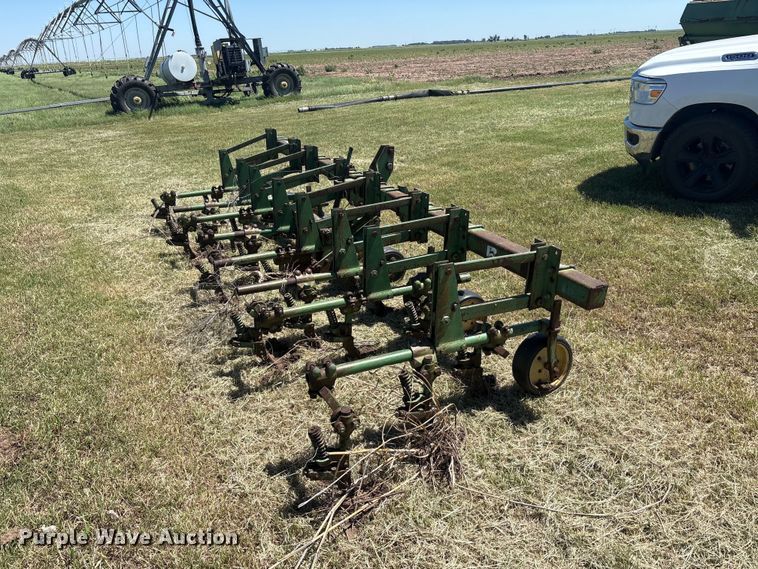 image for item EU5726 John Deere ER014 row crop cultivator