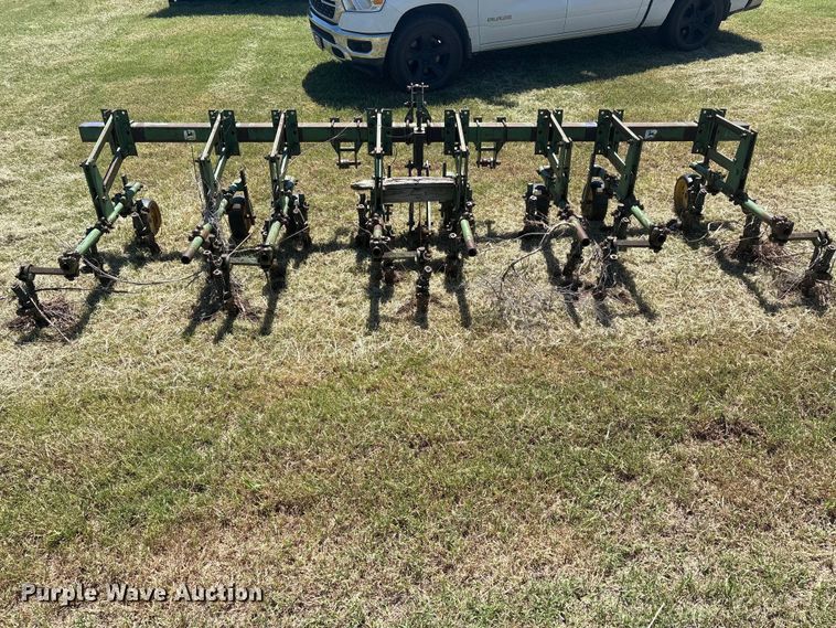 image for item EU5726 John Deere ER014 row crop cultivator
