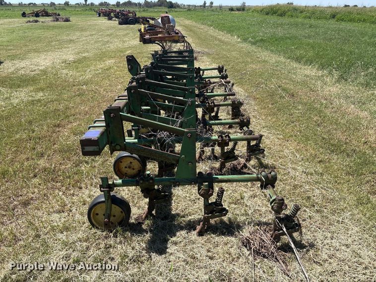 image for item EU5726 John Deere ER014 row crop cultivator