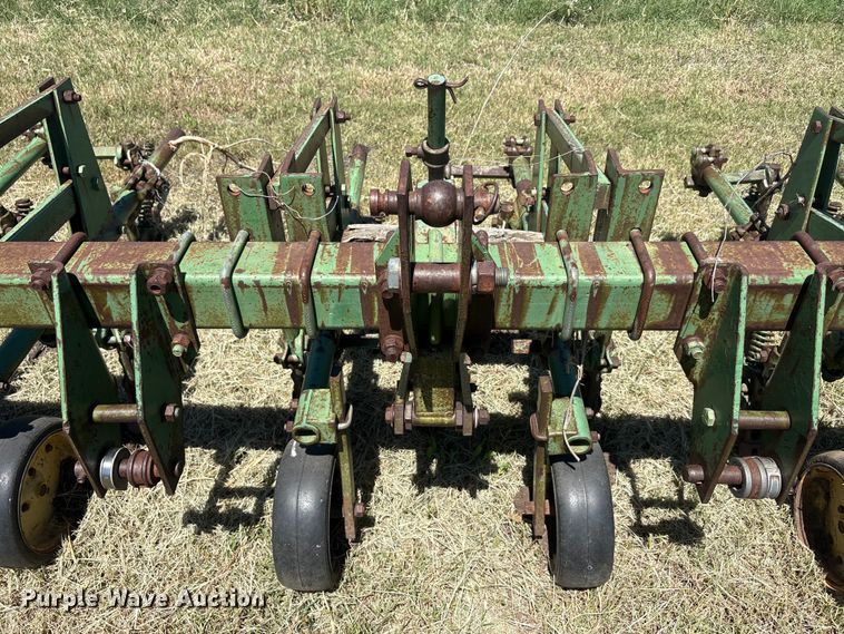 image for item EU5726 John Deere ER014 row crop cultivator