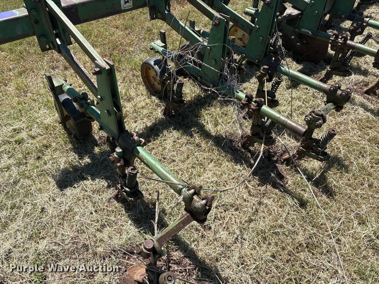 image for item EU5726 John Deere ER014 row crop cultivator
