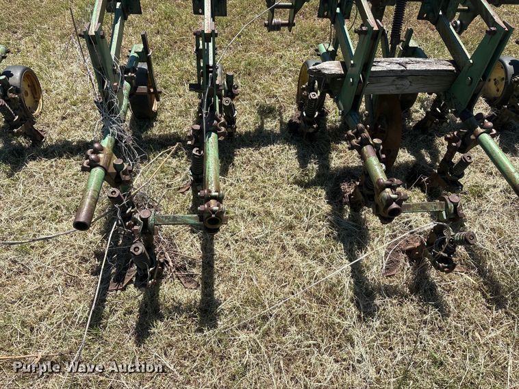 image for item EU5726 John Deere ER014 row crop cultivator