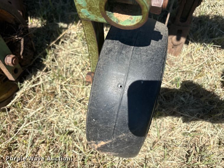 image for item EU5726 John Deere ER014 row crop cultivator