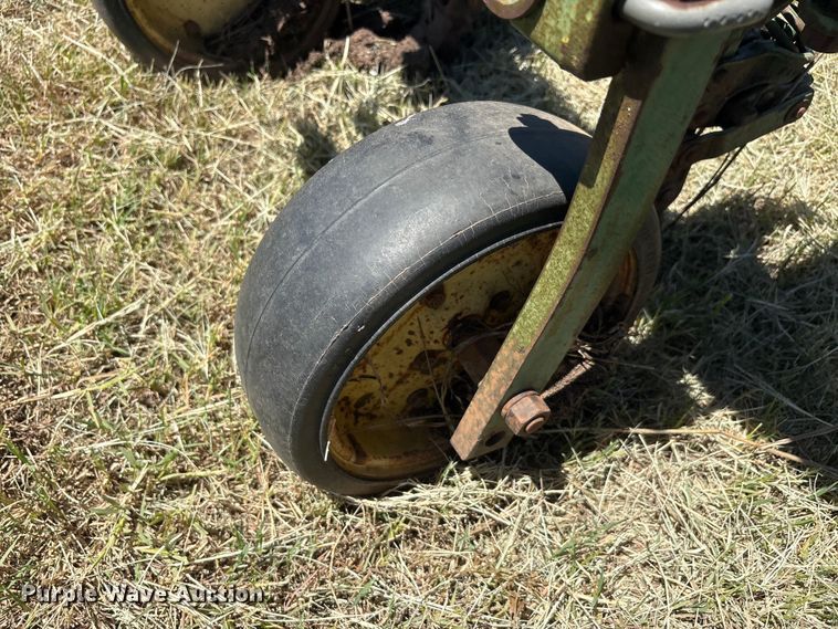 image for item EU5726 John Deere ER014 row crop cultivator