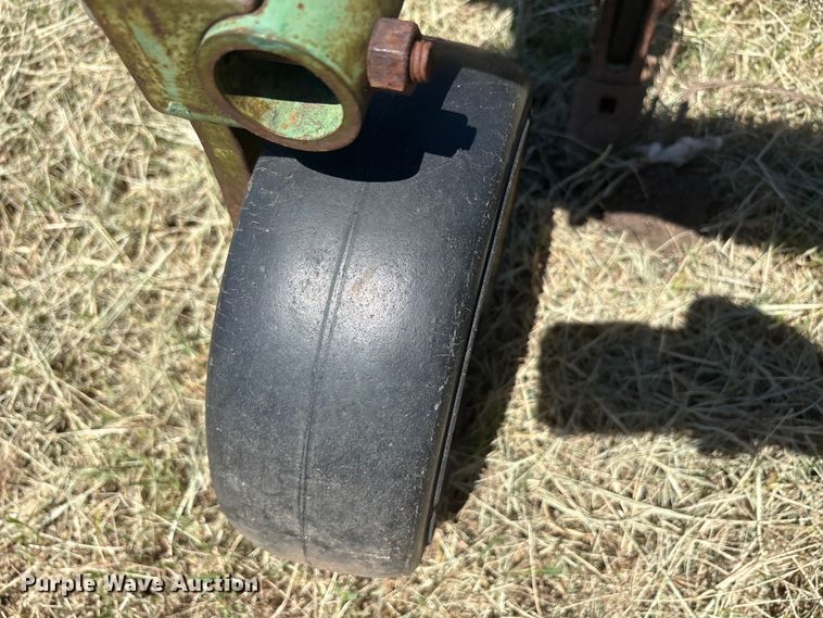 image for item EU5726 John Deere ER014 row crop cultivator
