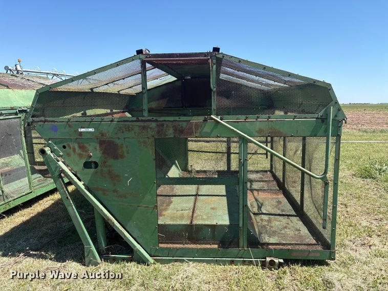 image for item EU5728 John Deere cotton stripper basket