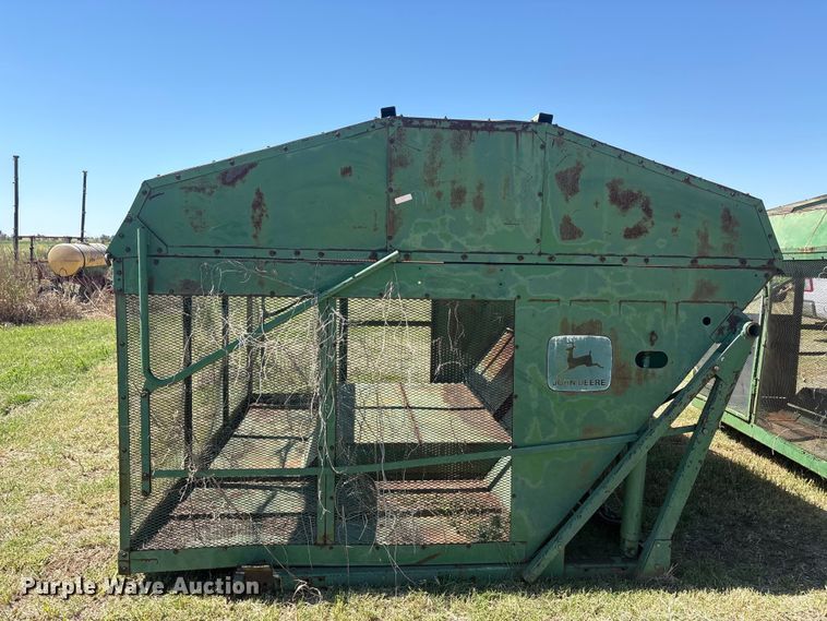 image for item EU5728 John Deere cotton stripper basket