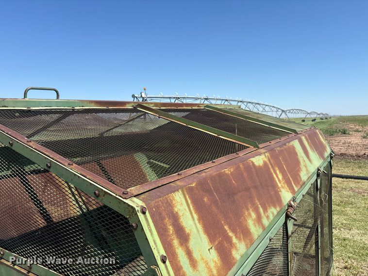 image for item EU5728 John Deere cotton stripper basket