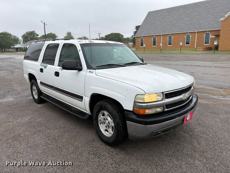 image for item EW0328 2004 Chevrolet Suburban SUV