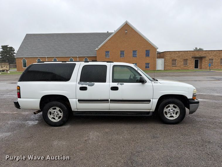 image for item EW0328 2004 Chevrolet Suburban SUV
