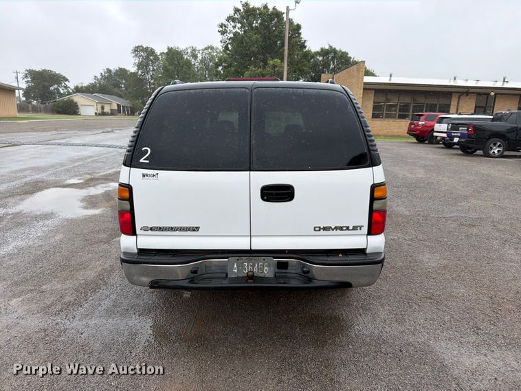 image for item EW0328 2004 Chevrolet Suburban SUV