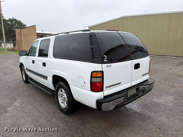 image for item EW0328 2004 Chevrolet Suburban SUV
