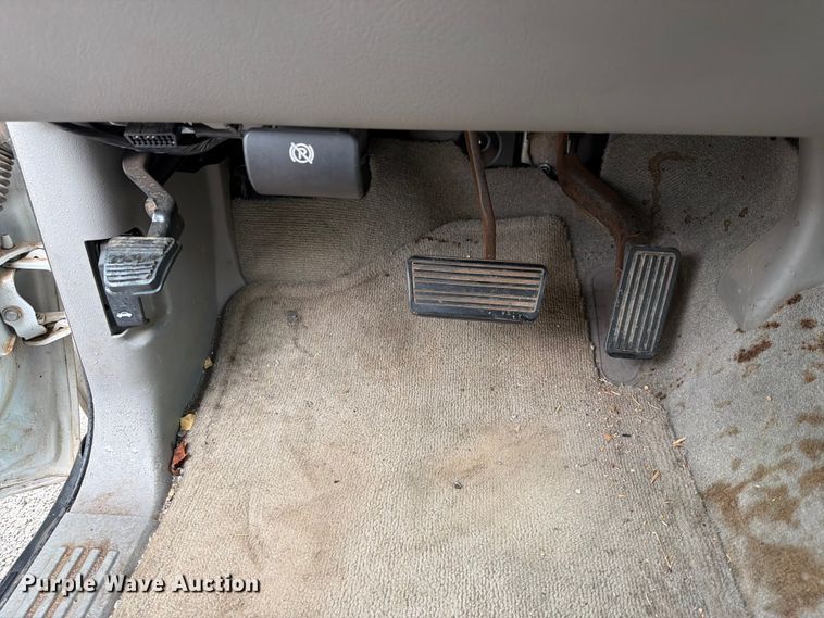 image for item EW0328 2004 Chevrolet Suburban SUV