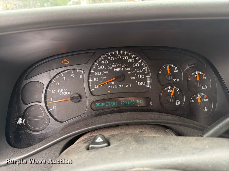 image for item EW0328 2004 Chevrolet Suburban SUV