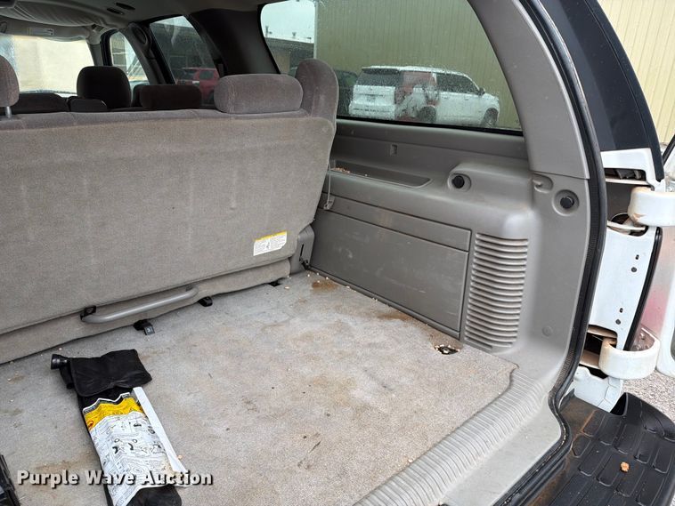 image for item EW0328 2004 Chevrolet Suburban SUV