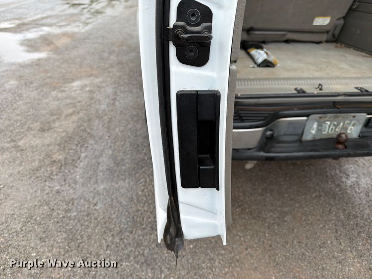 image for item EW0328 2004 Chevrolet Suburban SUV