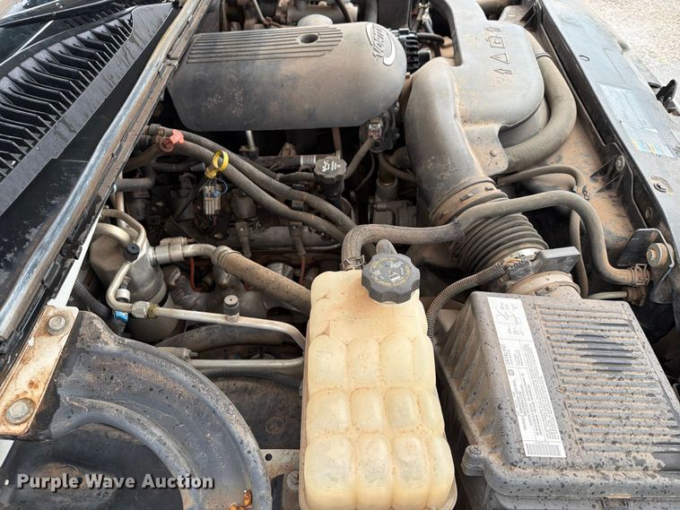 image for item EW0328 2004 Chevrolet Suburban SUV