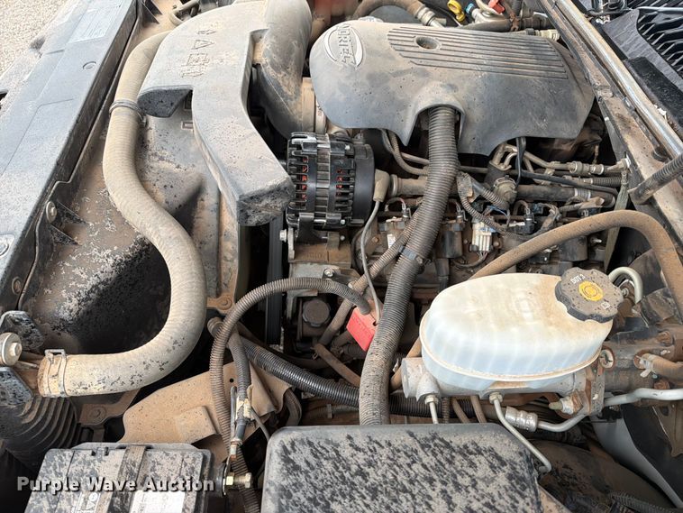 image for item EW0328 2004 Chevrolet Suburban SUV