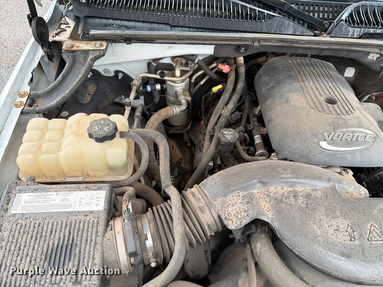 image for item EW0328 2004 Chevrolet Suburban SUV