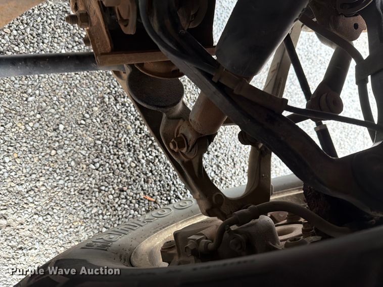 image for item EW0328 2004 Chevrolet Suburban SUV