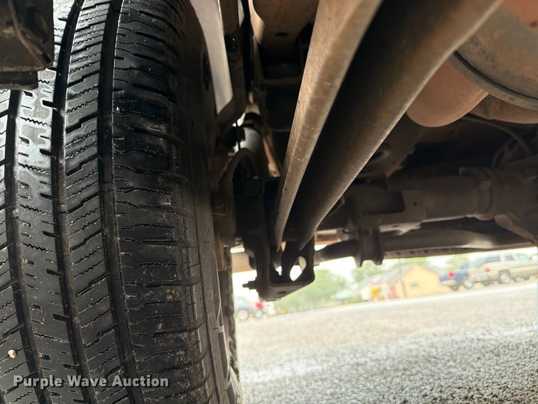 image for item EW0328 2004 Chevrolet Suburban SUV