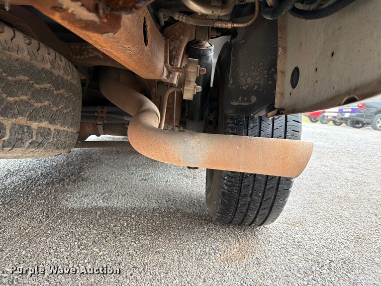 image for item EW0328 2004 Chevrolet Suburban SUV