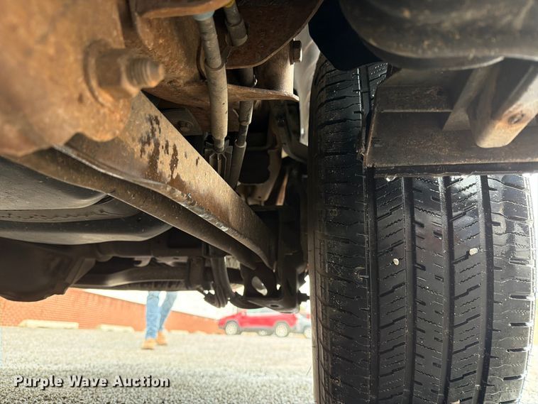 image for item EW0328 2004 Chevrolet Suburban SUV